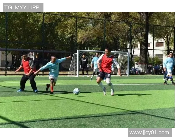 当绿茵场遇见优雅时足球巨星展现艺术般的精湛风采